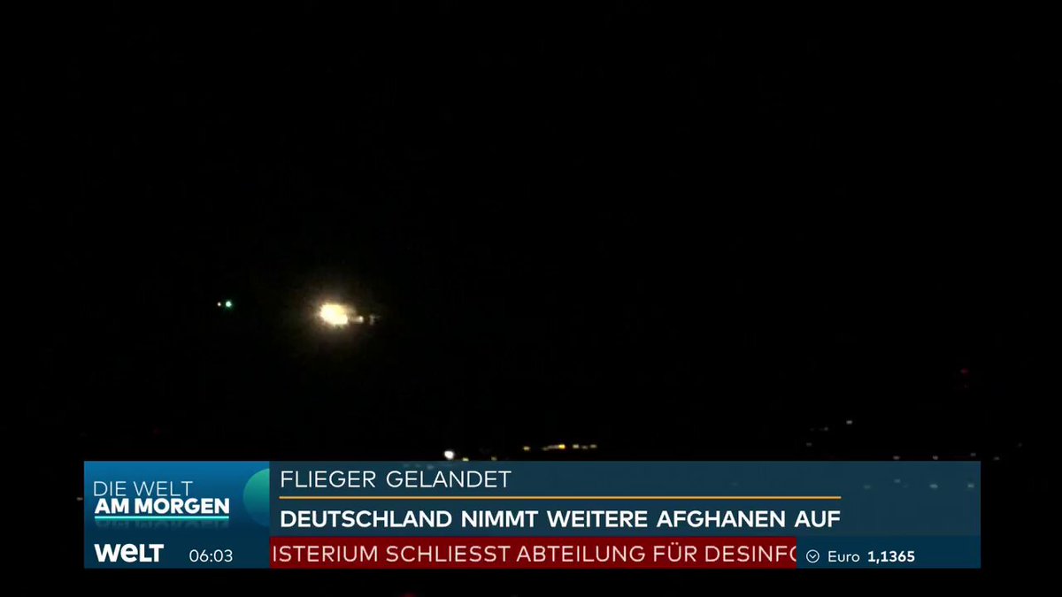 Bundespolizei verweigert Baerbocks Afghanistan-Luftbrücke Unterstützung "Beamte der Bundespolizei in Islamabad sorgten dafür, dass 20 Afghanen kurz vor dem Boarding des Flugzeugs die Reiseerlaubnis in die Bundesrepublik entzogen wurde. Der Grund: Sicherheitsbedenken. Nach der Ankunft der verbliebenen 138 Personen in Leipzig äußerten Bundespolizisten dann bei weiteren Afghanen Bedenken ob der Authentizität ihrer Einreisedokumente – und leiteten Ermittlungsverfahren wegen Urkundenfälschung ein."