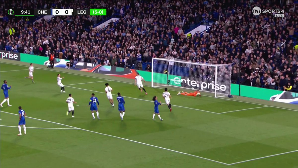 Game on? 👀 Tomáš Pekhart gets Legia off the mark from the spot following a Jörgensen foul. 📺 TNT Sports &amp; discovery+ UK