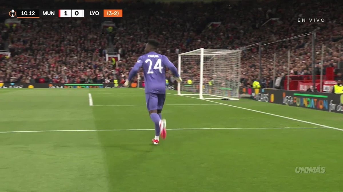 That Manchester United passing 🤌 (via TUDN USA)