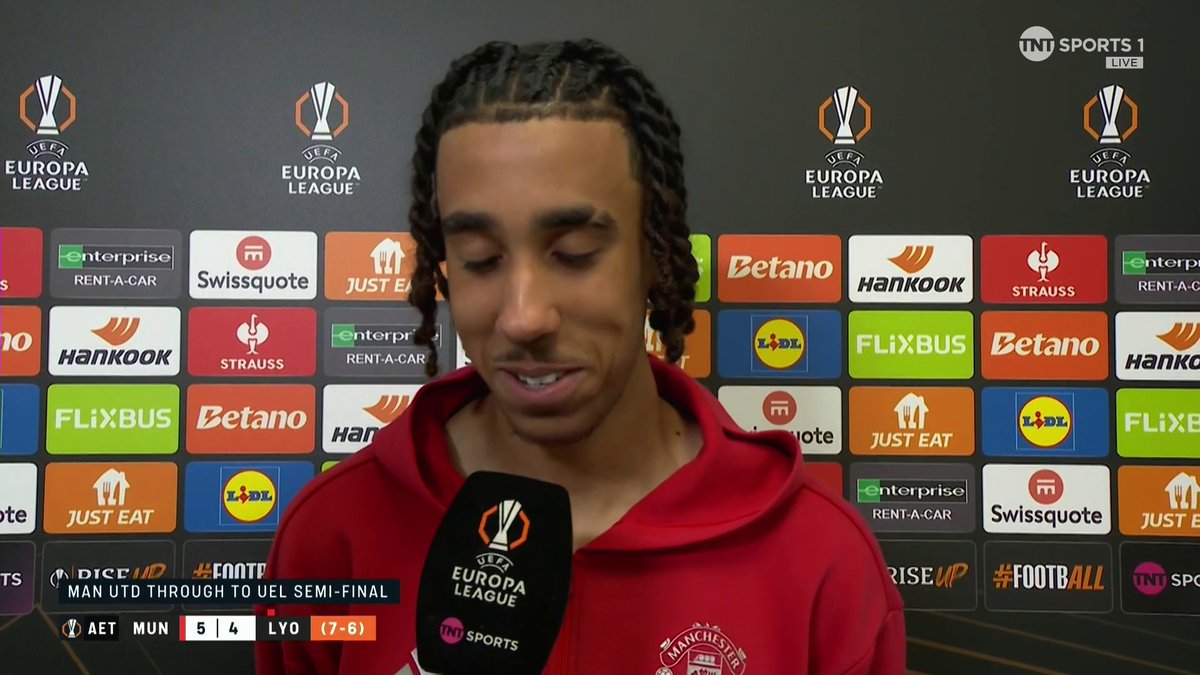 "Honestly I don't understand what happened..." Leny Yoro reacts to the late drama at Old Trafford 🍿 🎙 Danny Jamieson | 📺 TNT Sports & discovery+ UK