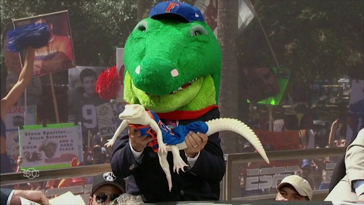 The story behind Lee Corso's iconic headgear tradition 🙌 Thank you, Coach Corso ❤️