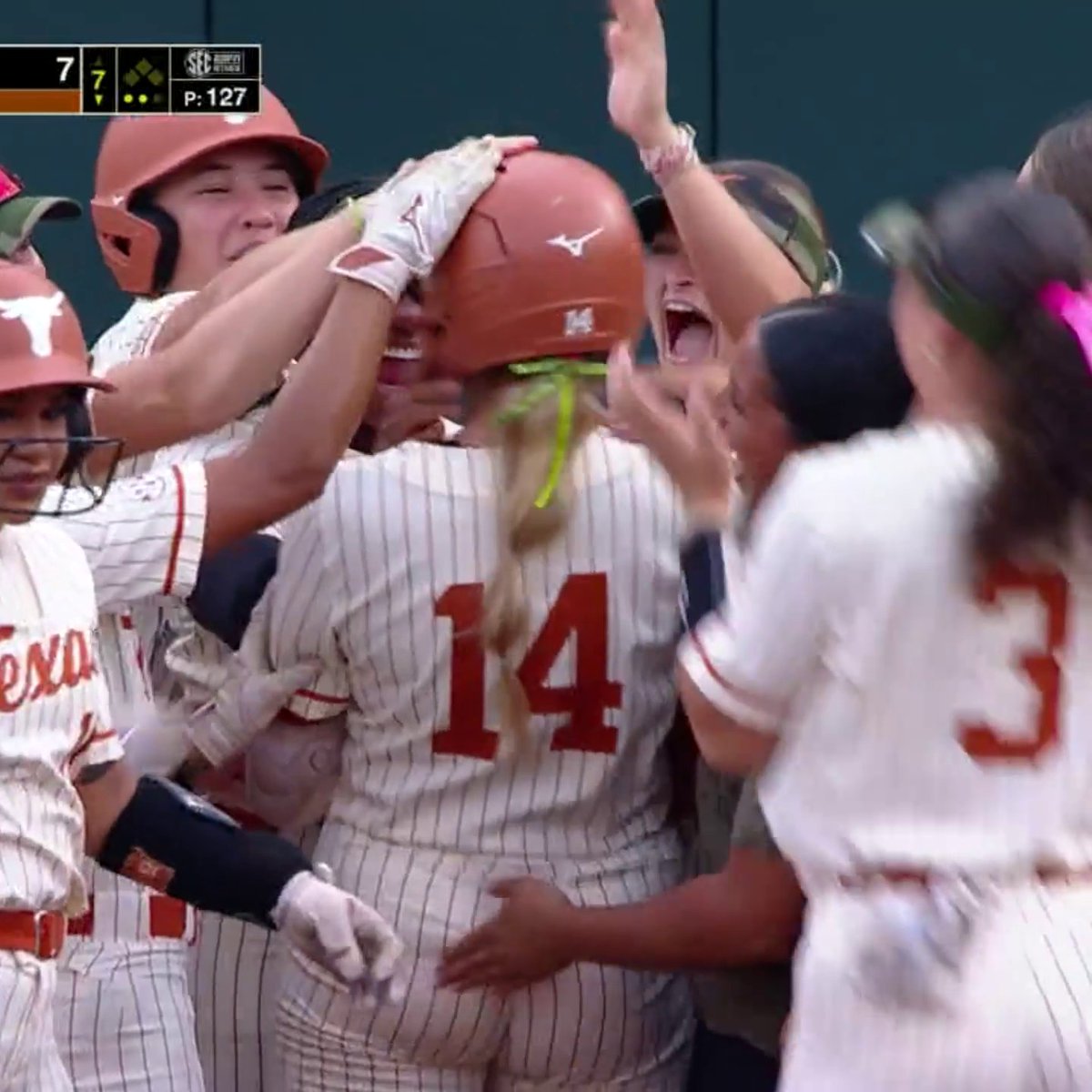 TEXAS WITH A WALK-OFF GRAND SLAM 😤 Reese Atwood goes DEEP 💥 Texas Softball