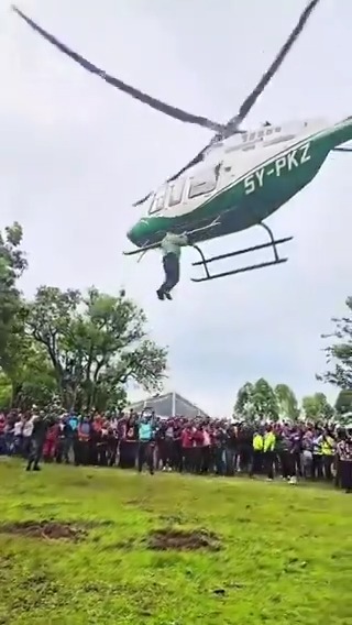 this man clung on a helicopter after not getting a ride…😭