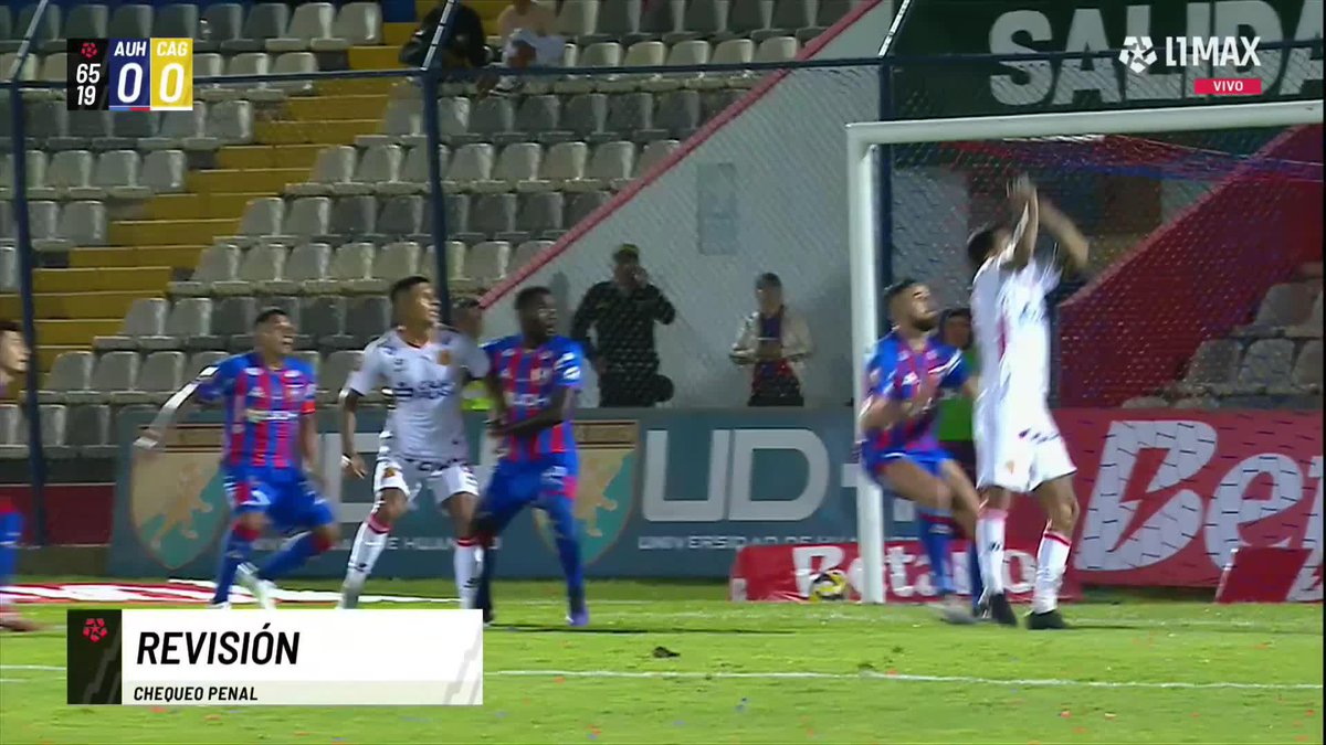 ¡Ay, mamita! No le acaban de pitar un penal clarísimo a Atlético Grau. Con todo y VAR, lo de Kevin Ortega es desastroso