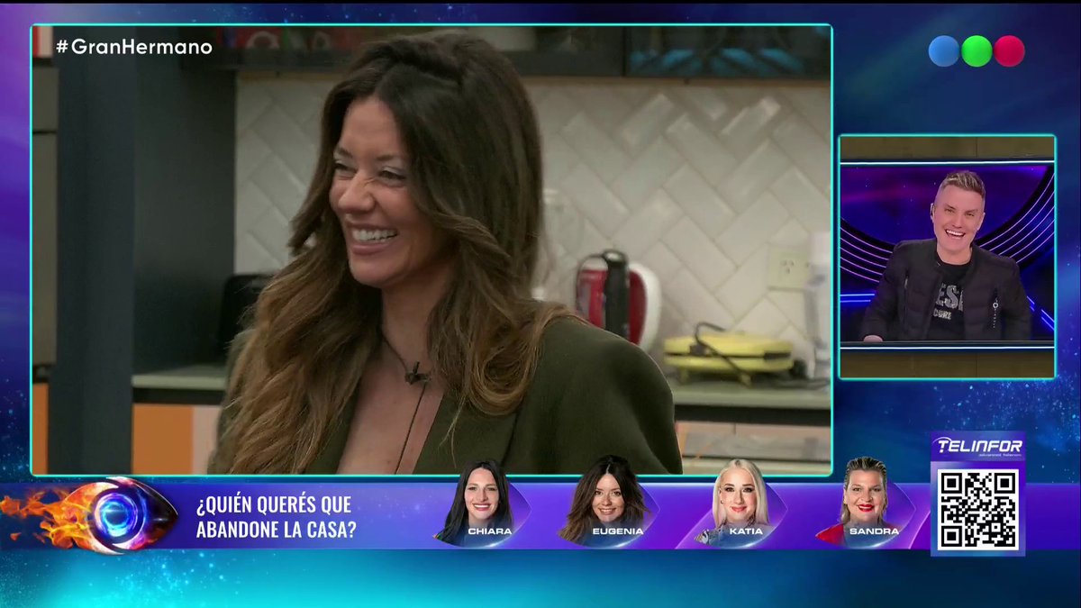 CHARA SE DECLARÓ EN VIVO ❤️🌈 S: ¿Quién te gusta Chiara? C: Luz me parece súper atractiva S: ¿Si hoy se abre una puerta ahí con una cama... Invitarías a Luz? C: Obvio,ahora estamos un poco distanciadas pero igual iría con ella a dormir cucharita #luziara