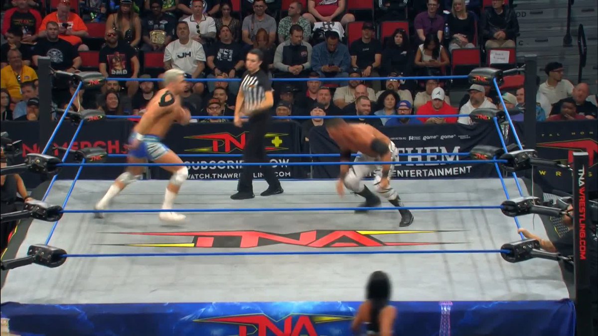 .Joe Hendry sacrificing his injured shoulder to hit a stalling suplex on 👑 Frankie Kazarian 👑 is WILD! WATCH #TNAUnbreakable LIVE on TNA+: