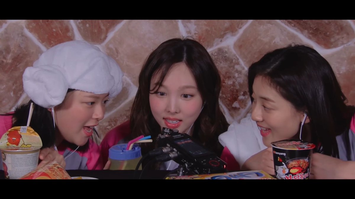TIME TO TWICE IS BACK WITH A 3MIX SPECIAL WITH ASMR, GAMES, AND KARAOKE AT A KOREAN SAUNA/BATHHOUSE