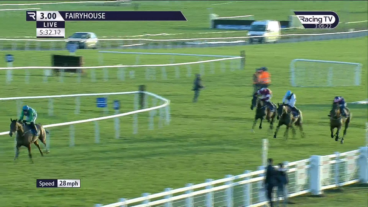 🟢🔵 Paul Townend rides CHAMP KIELY in the Grade 1 WillowWarm Gold Cup at FairyhouseRacecourse.
