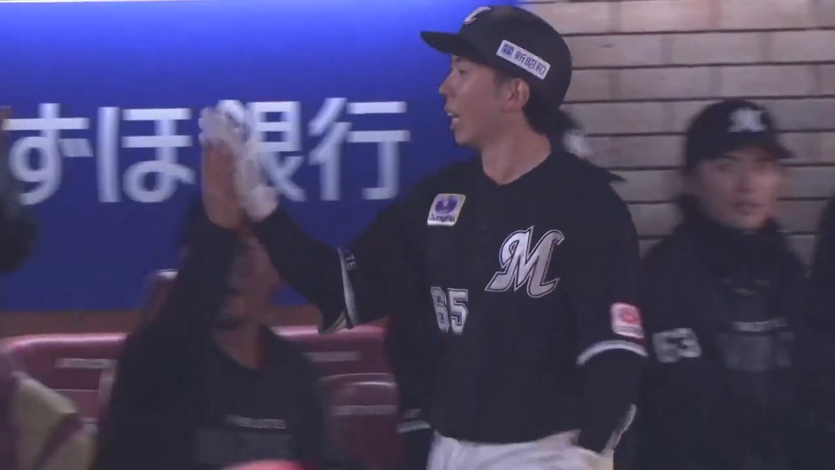 待望の一発🎉 千葉ロッテ #寺地隆成 選手の先制となるプロ初ホームラン㊗️✨ #chibalotte 👇ライブ配信はこちら