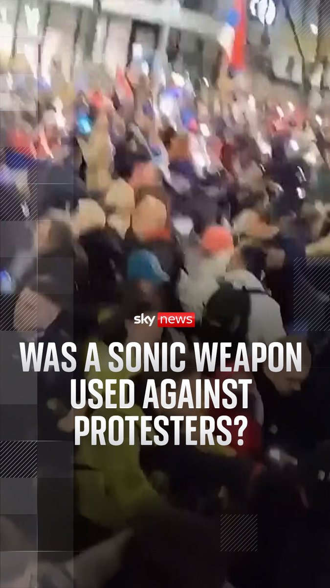 Was a sonic weapon used against protesters in Serbia? This video shows the moment at an anti-corruption protest when peaceful demonstrators suddenly start fleeing in panic ⬇️ 🔗