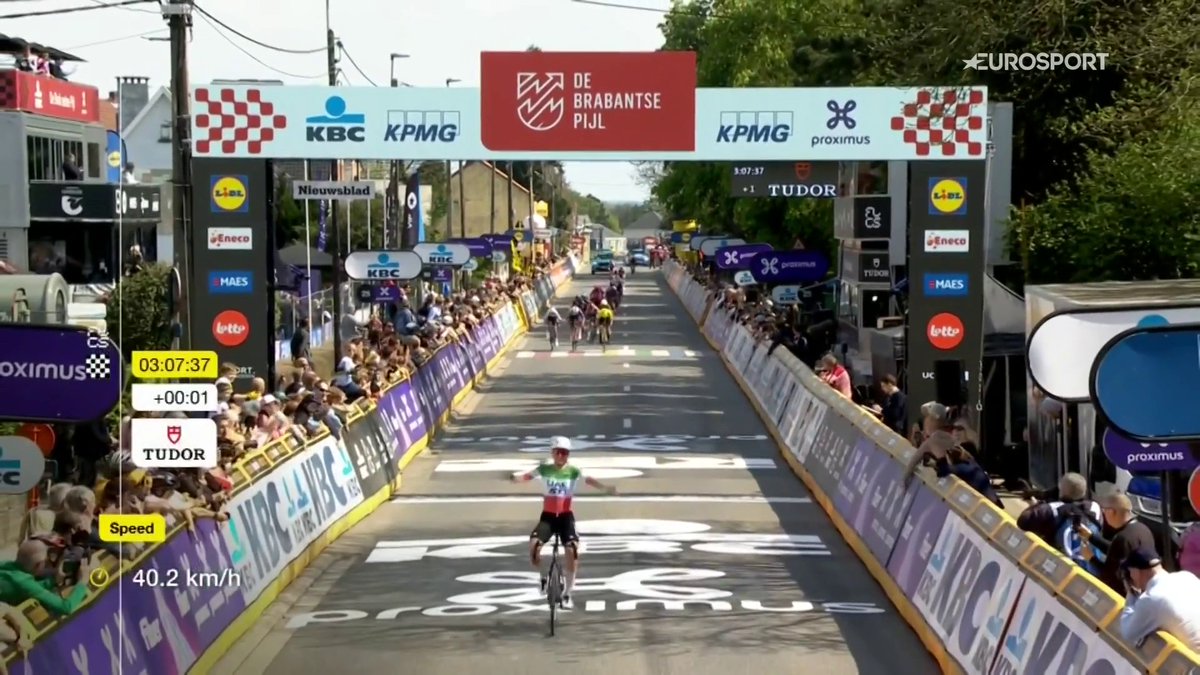 ELISAAAAAA! 🇮🇹🏆 Al rientro dopo la violenta caduta del Fiandre, la campionessa italiana trionfa sul traguardo di Overijse. Decisivo un attacco in solitaria ai - 10 km ⚡ Seconda vittoria consecutiva alla Freccia del Brabante 💛 #DBPwomen #EurosportCICLISMO