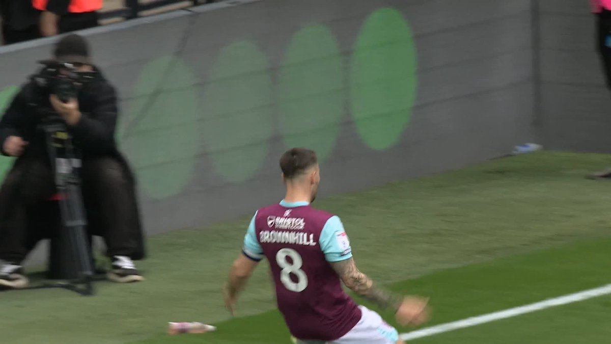 HUGE goal in the race for automatic promotion! 😮 Brownhill heads home for Burnley! 💥