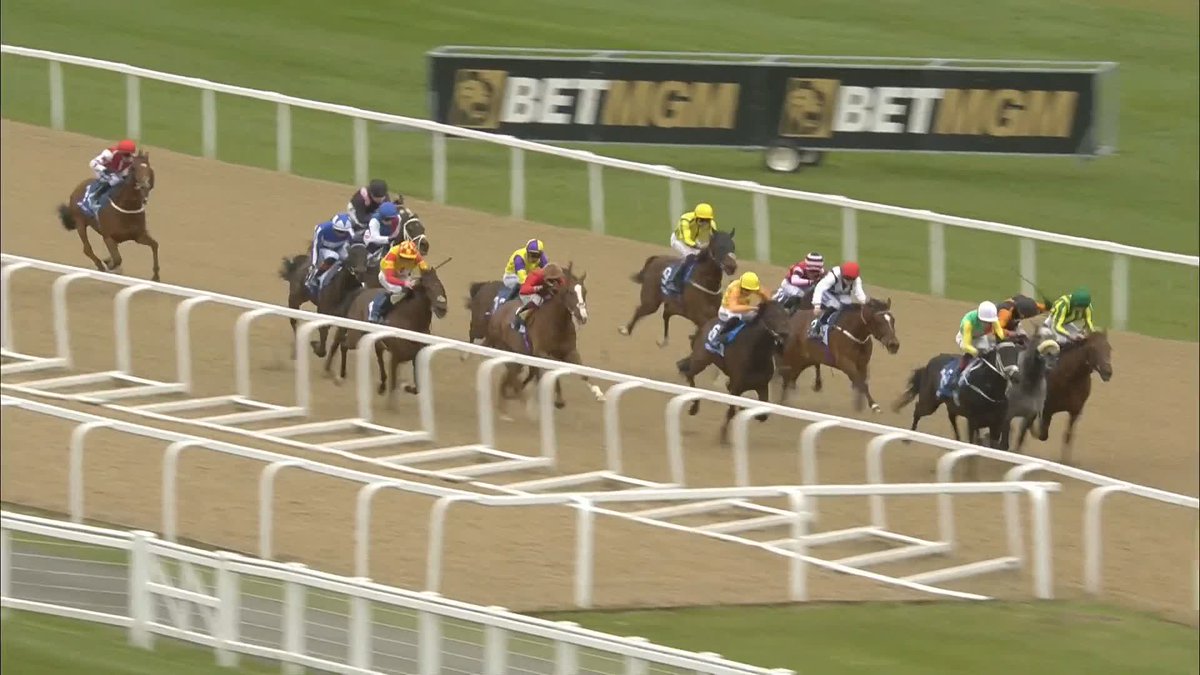 🗣️ "There's daylight for him to aim at here, and he's still not really vigorous on the horse." 🗣️ "I think you're being a little bit harsh." The panel analyse Oisin Murphy's ride on Old Harrovian #ITVRacing | adele mulrennan | Megan Nicholls | Oli Bell