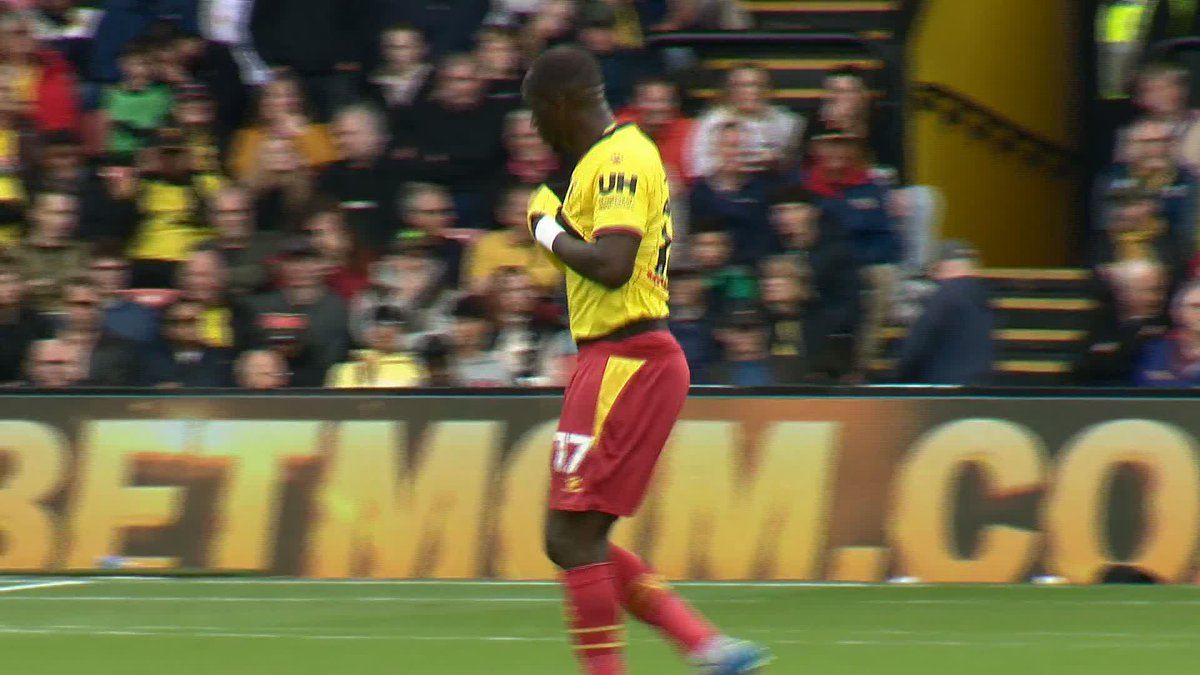Sissoko is shown a red card right after the restart in a bizarre second booking! 🟥