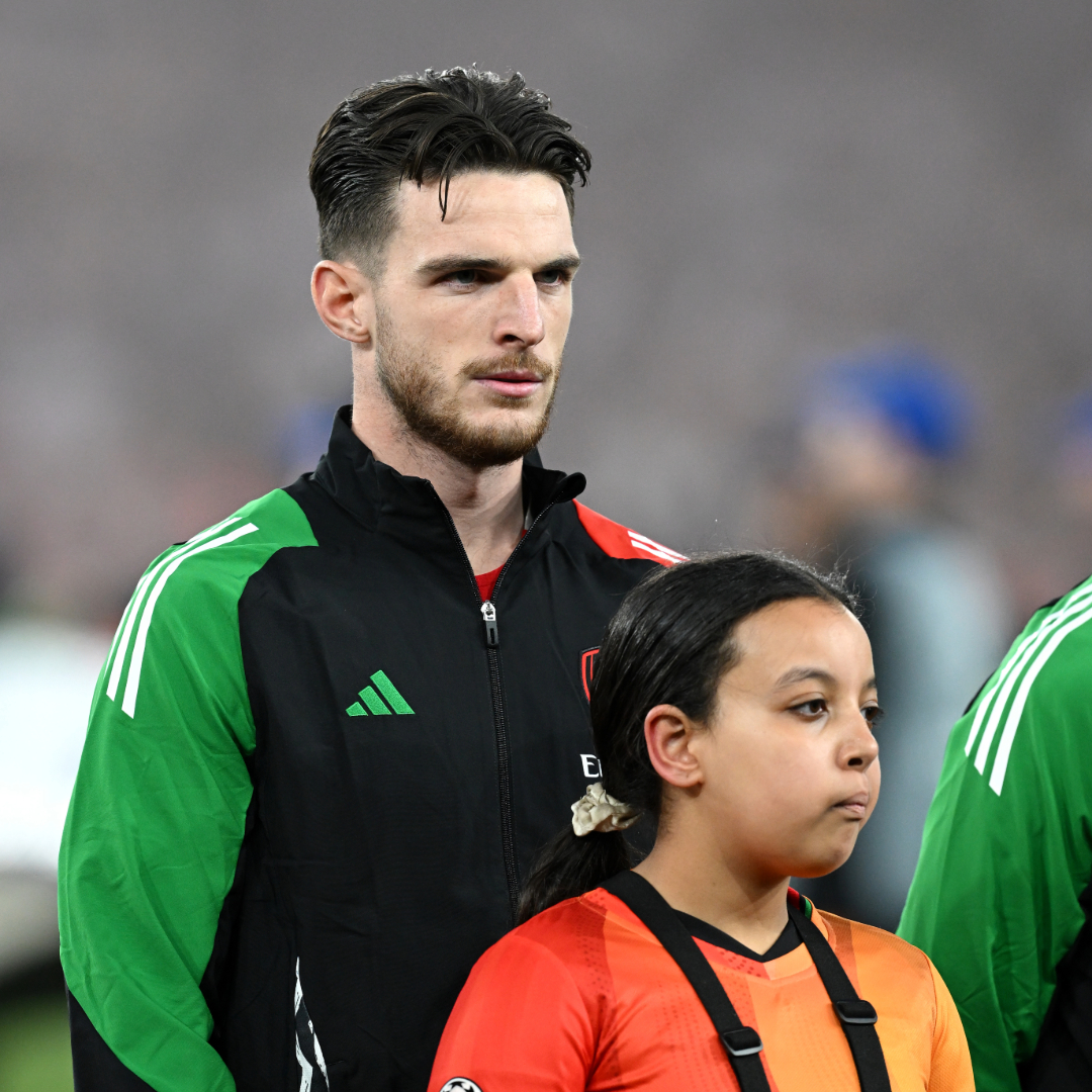 💬 "This will be staying with me and hopefully our lucky charm in Madrid." Special night. Special letter. Special memories. ❤️ Watch as Declan met our Real Madrid mascot, Bethel 📺