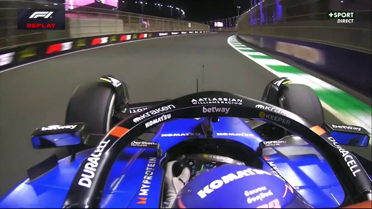 Quel réflexe d'Albon 😱 Le pilote Williams a évité de justesse Lewis Hamilton 😳 #SaudiArabianGP #F1