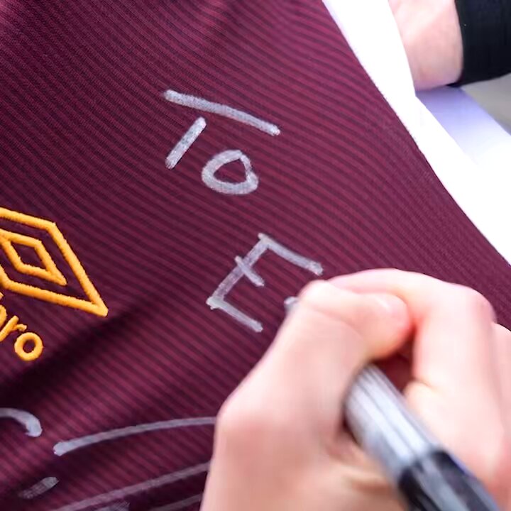 🫶🏻 Cammy Devlin returned to see his friend and superfan Ethan, to deliver a special surprise ahead of the Jambos' Scottish Gas Scottish Cup semi-final against Aberdeen...
