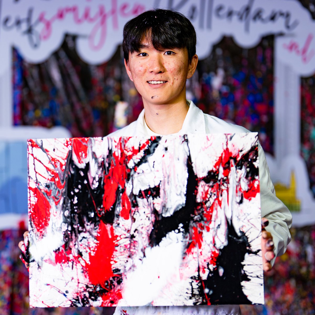 Want to win this work of art? 🔴⚪⚫ 👇 Let us know why!
