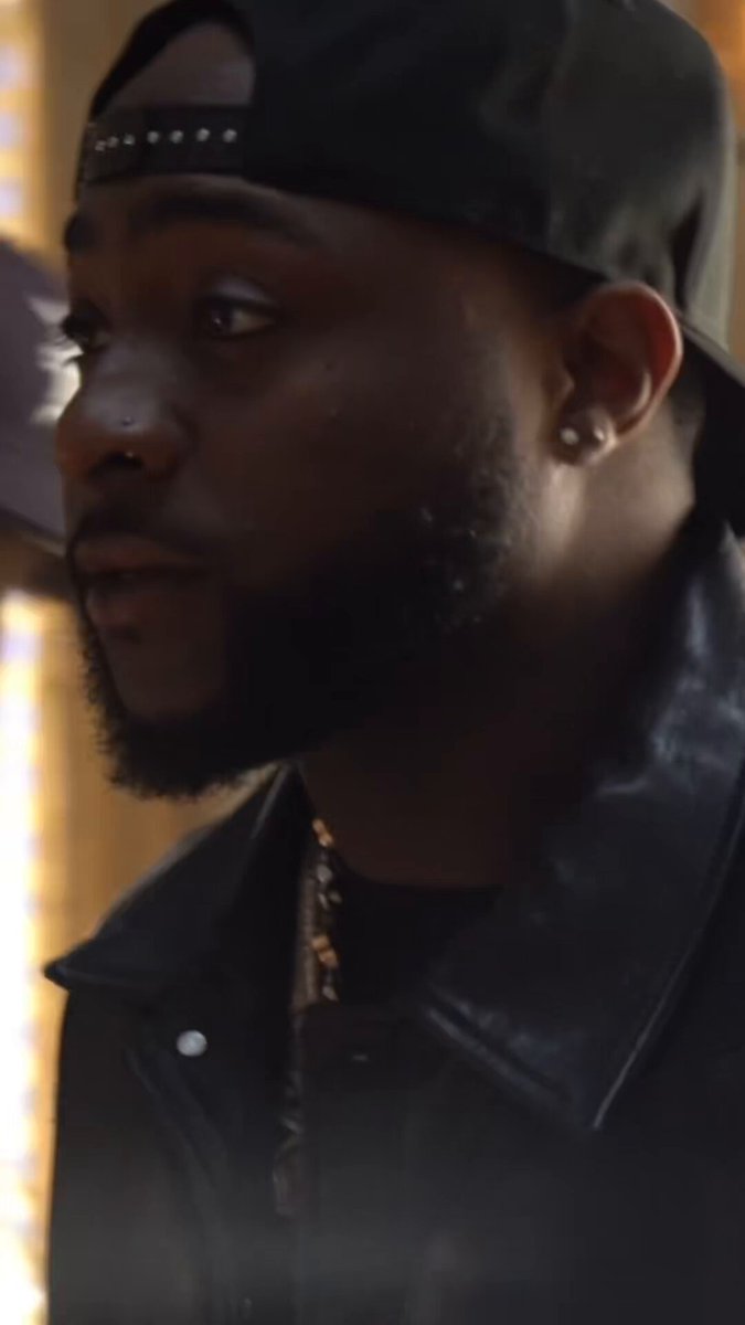“Offa Me” OUT NOW!! Davido thank you for having me on this beautiful album 5️⃣🤎 Now let’s give them this video!! 😌 #linkinbio #offame |