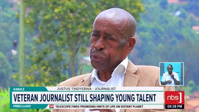 Every Saturday morning, residents of Kabale wake up to the voice of 80-year-old veteran journalist Justus Tidyebwa on Voice of Kigezi. At 80, his body is aged, but his voice remains vibrant. #NBSLiveAt9 #NBSUpdates