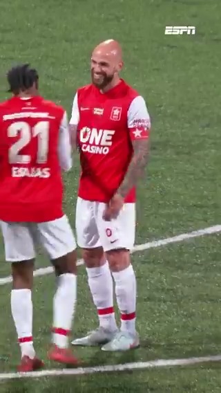 Bryan Smeets toont klasse met heerlijke voetbeweging 👏 #mvvjut