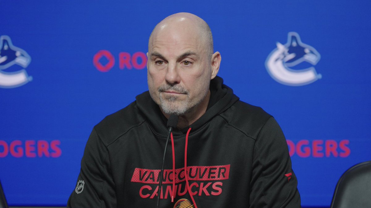 “It’s been a hard year, but it’s also been a year where you can improve by learning these lessons, the adversity.” 🗣️ Head Coach Rick Tocchet addresses the media in Vancouver for year-end interviews.