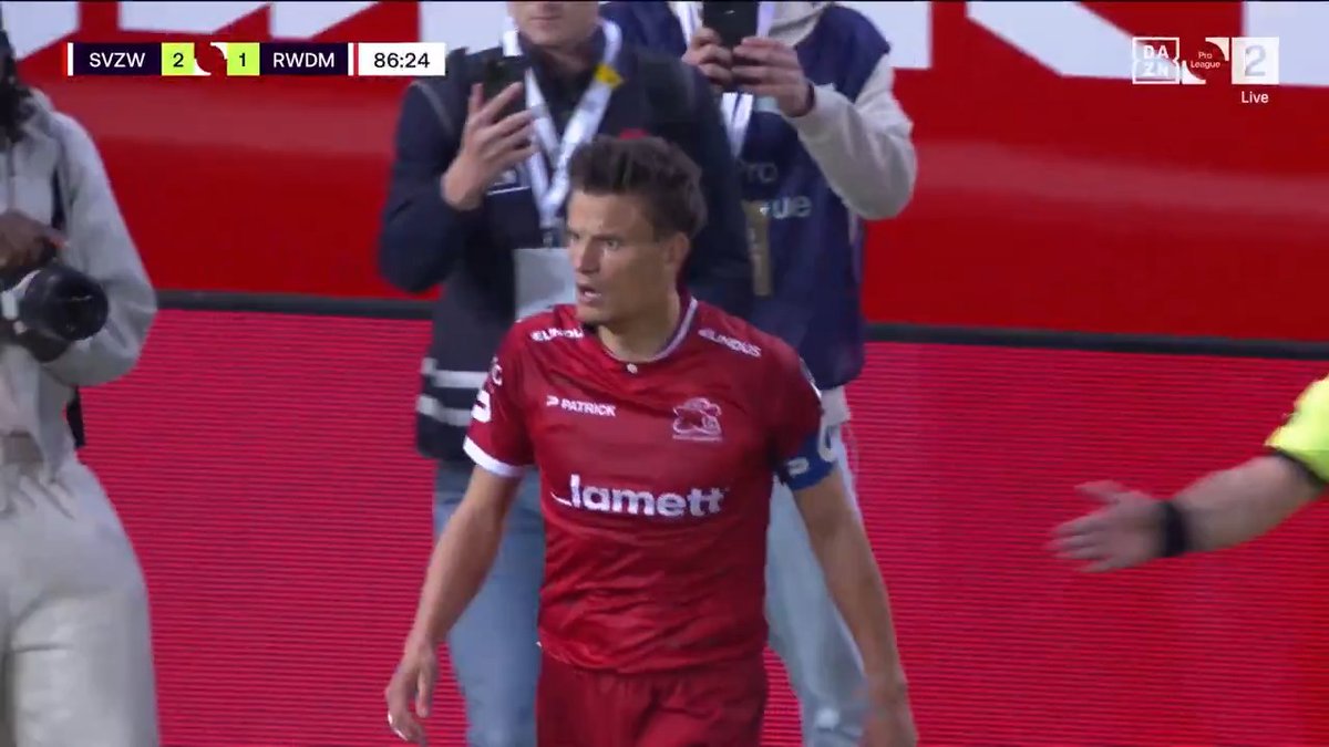 🔥 | Jelle Vossen maakt Essevee kampioen met nog enkele minuten te spelen! ⏰🏆 #ZWARWD