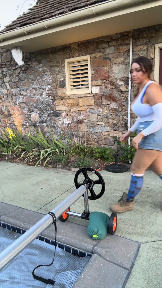 Just trying to figure out why this vid got over 10 million views on snap and if the work I put into chopping wood is actually unnecessary 🤔