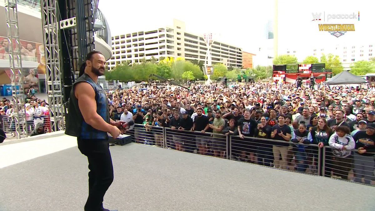 Las Vegas loves Drew! 🔥 #WrestleMania