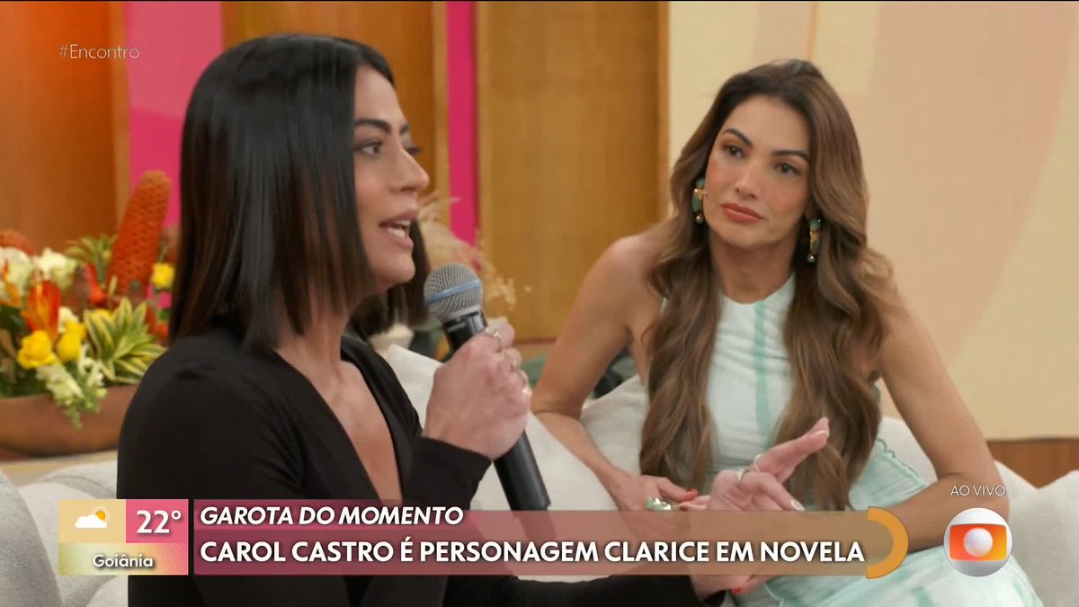 "Tava ensaiando uma peça e fui sondada.E como tinha me comprometido com a peça, acabei não indo no teste de vídeo pra ver se eu combinaria com a Duda. Passou, outra atriz ia fazer. Aí recebi uma ligação pra fazer a Clarice."(Carol Castro) #Garotadomomento