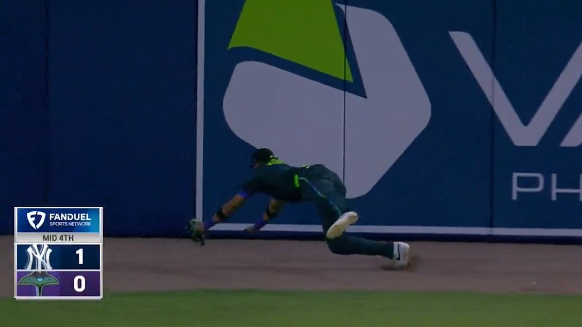 All-out effort by Christopher Morel to make the catch!