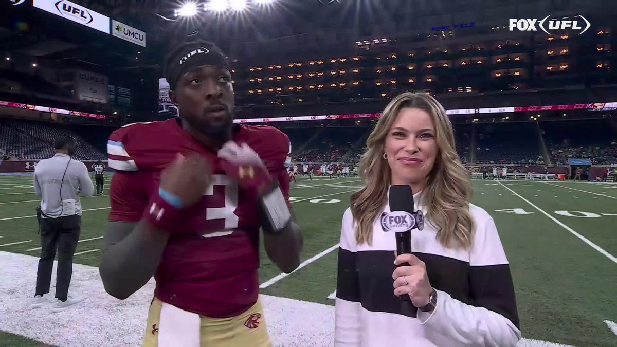 "Let's keep it rolling." Jenny Taft speaks with Michigan Panthers QB Bryce Perkins ahead of the game ⬇️