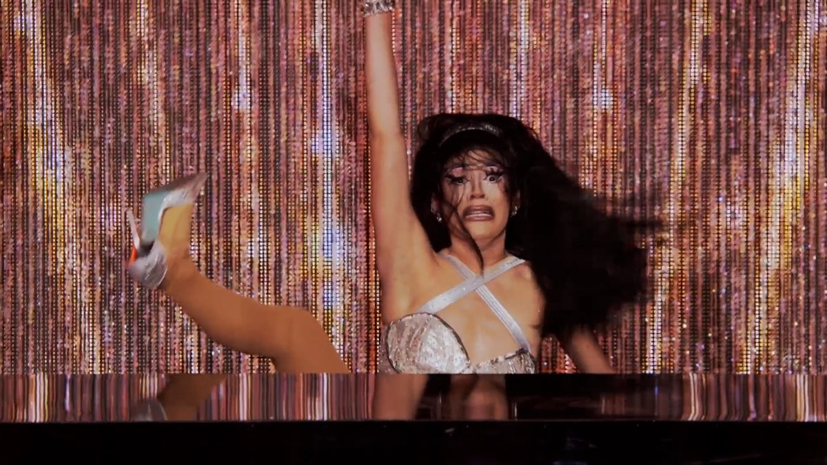 She puts the ding in ding-a-ling! ✨ Jewels Sparkles #DragRace #TeamJewelsSparkles