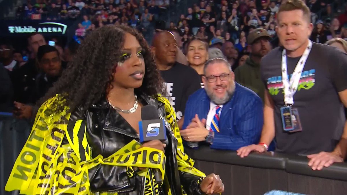 Come on, Bianca Belair! Naomi just wants to talk... #SmackDown