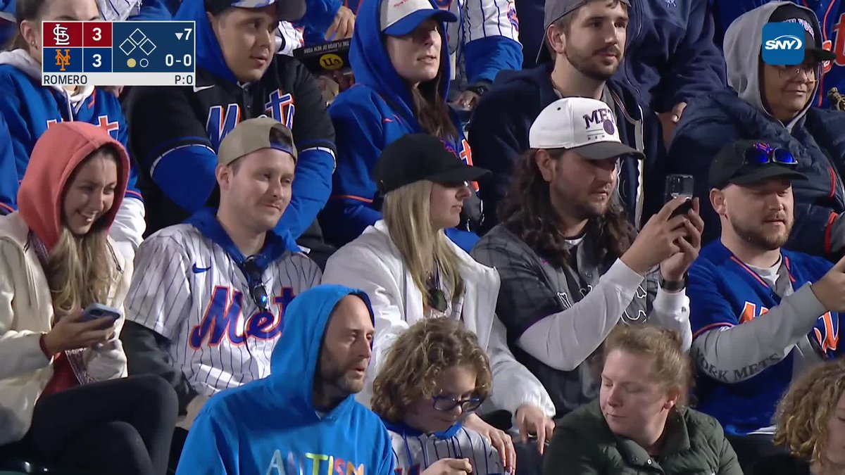 A full-throated My Girl sing-a-long from the Citi Field crowd in the 7th 👏