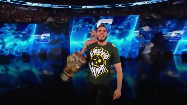 WHAT THE?! #DIY just stole the WWE Tag Team Titles 😱 #SmackDown