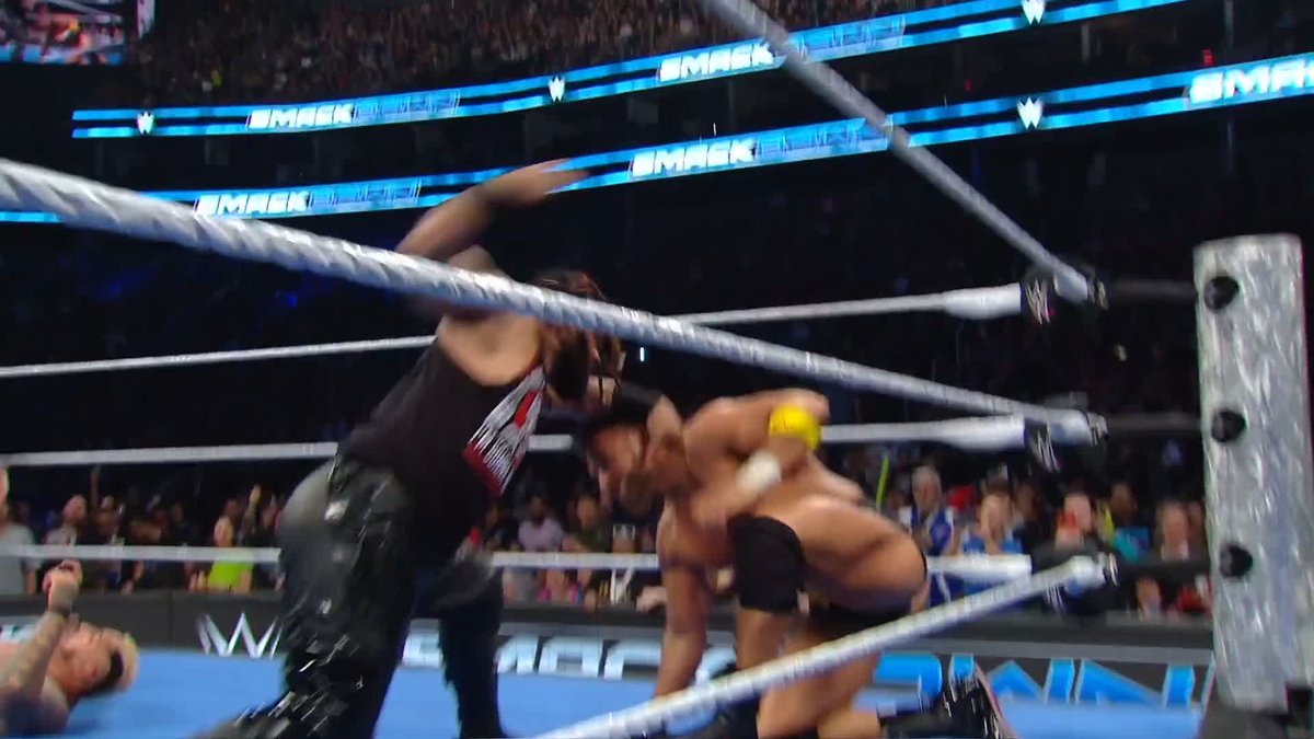 Thank you, Nick Aldis! 👏 Jacob Fatu and Solo Sikoa vs. LA Knight and Braun Strowman starts NOW! 🙌 #SmackDown