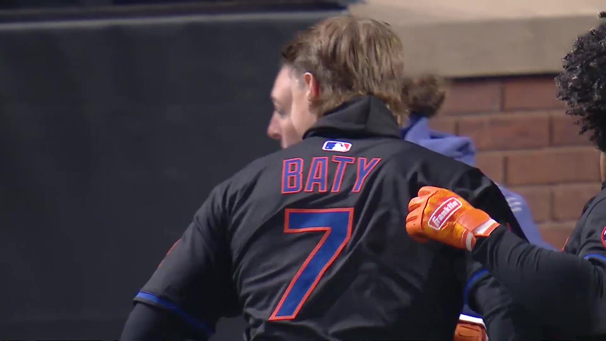Tyrone Taylor and Brett Baty got Francisco Lindor with the Gatorade shower... and then Jesse Winker gave Lindor another one 😂