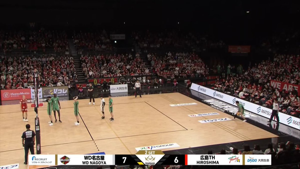 #新井雄大 選手の完璧なブロックに #阿部大樹 選手がサービスエースで続く 広島TH、連続得点で流れを引き寄せ チームにいい笑顔😃 広島サンダーズ WD名古屋🆚広島TH J SPORTSオンデマンドでは 大同生命SV.LEAGUE チャンピオンシップ 全試合独占LIVE配信！