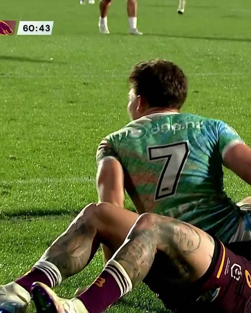 What a pass from Capewell! 👏 #NRLWarriorsBroncos