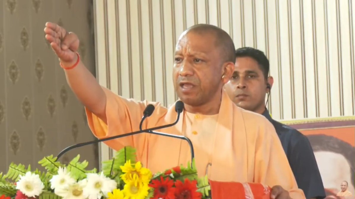 जिस देश-तोड़क जिन्ना के कारण पाकिस्तान-बांग्लादेश में हिंदू मारे-काटे जा रहे हैं, जिस जिन्ना के कारण आज भी दलित हिंदुओं के साथ निर्मम अत्याचार हो रहा है, उस जिन्ना का महिमामंडन समाजवादी पार्टी कर रही है...