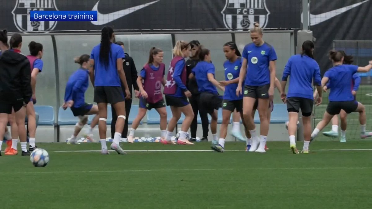 Ballon d'Or winner Aitana Bonmati trains alongside her Barcelona team-mates as they prepare to face Chelsea tomorrow in the Women's Champions League semi-final first leg 🇪🇸
