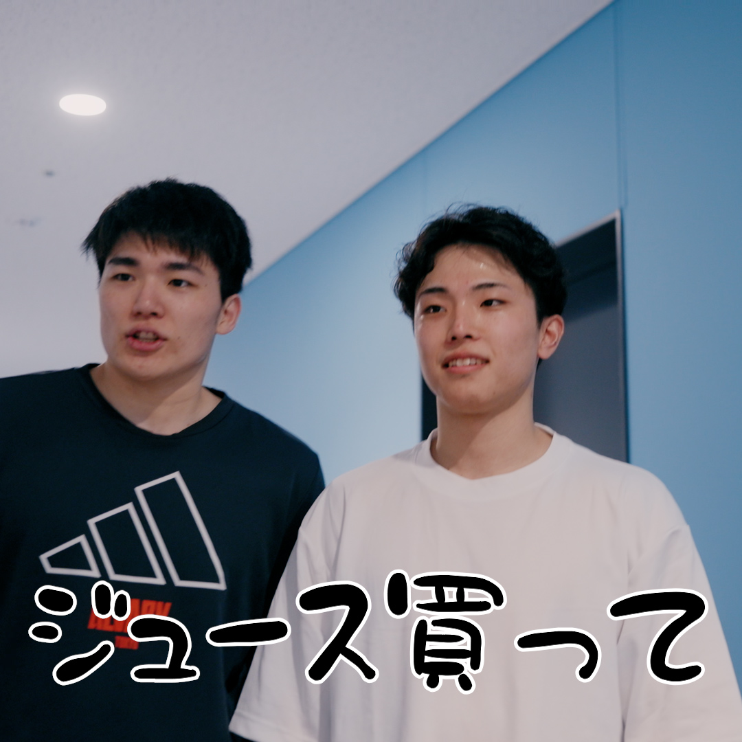 「あんだけシュートが入ると楽しいだろうな byおさ」 福ちゃんの大活躍が嬉しすぎて、ちょっかいが止まらない選手たち😂 ・腰の低い最年長 ・なるほどね、おさ ・ジュースをねだるしゅうととそうた #アルバルク東京 #Bリーグ