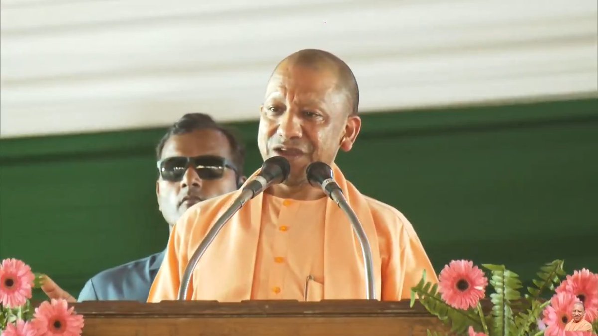 आज जो भी, गोरखपुर, वाराणसी, प्रयागराज, लखनऊ, मेरठ, किसी भी जिले में जाता है... वो कहता है विकास हुआ है...