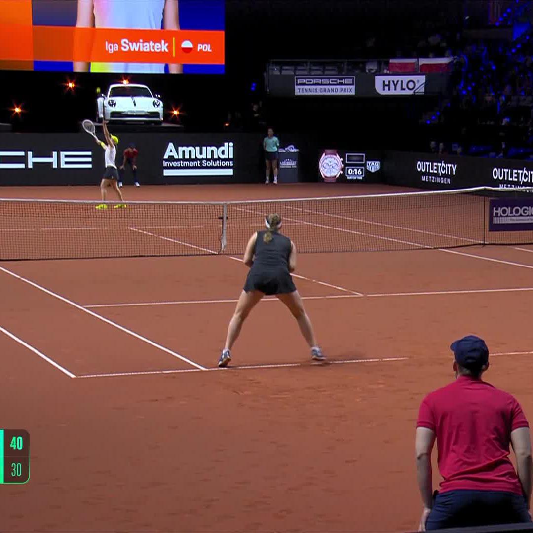 all go from Penko 👀 Jelena Ostapenko leads Swiatek 4-0! #PorscheTennis