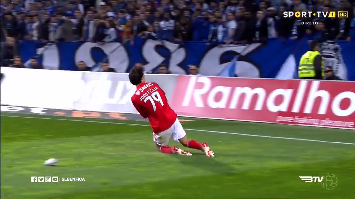 Não comparem o Rodrigo Mora com ninguém, neste momento, apenas desfrutem de um talento destes em Portugal, como foi o João. São raros os momentos em que iremos ter jogadores desta qualidade no nosso Campeonato.