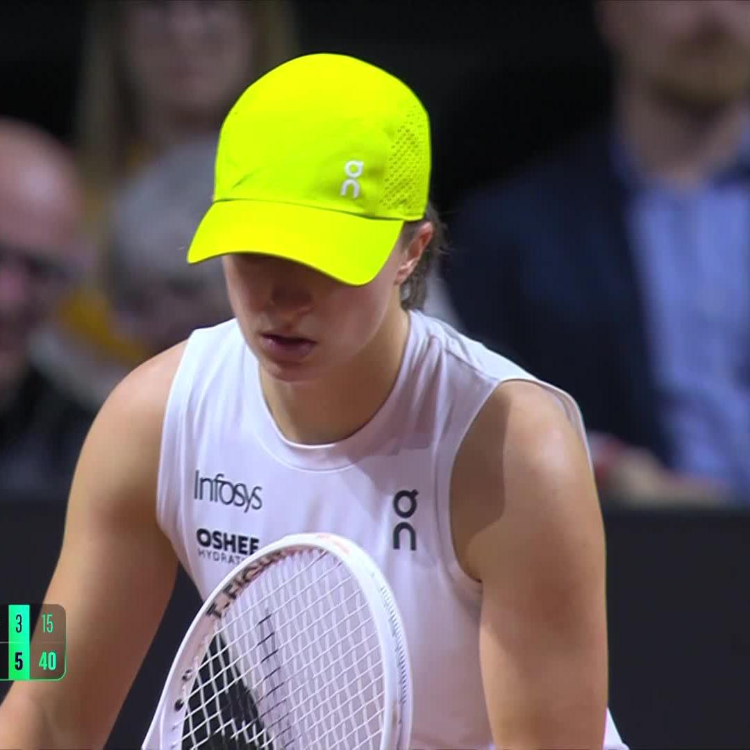 Decider time in Stuttgart!⏰ Iga Świątek levels 3-6, 6-3 to send us to a third set! #PorscheTennis