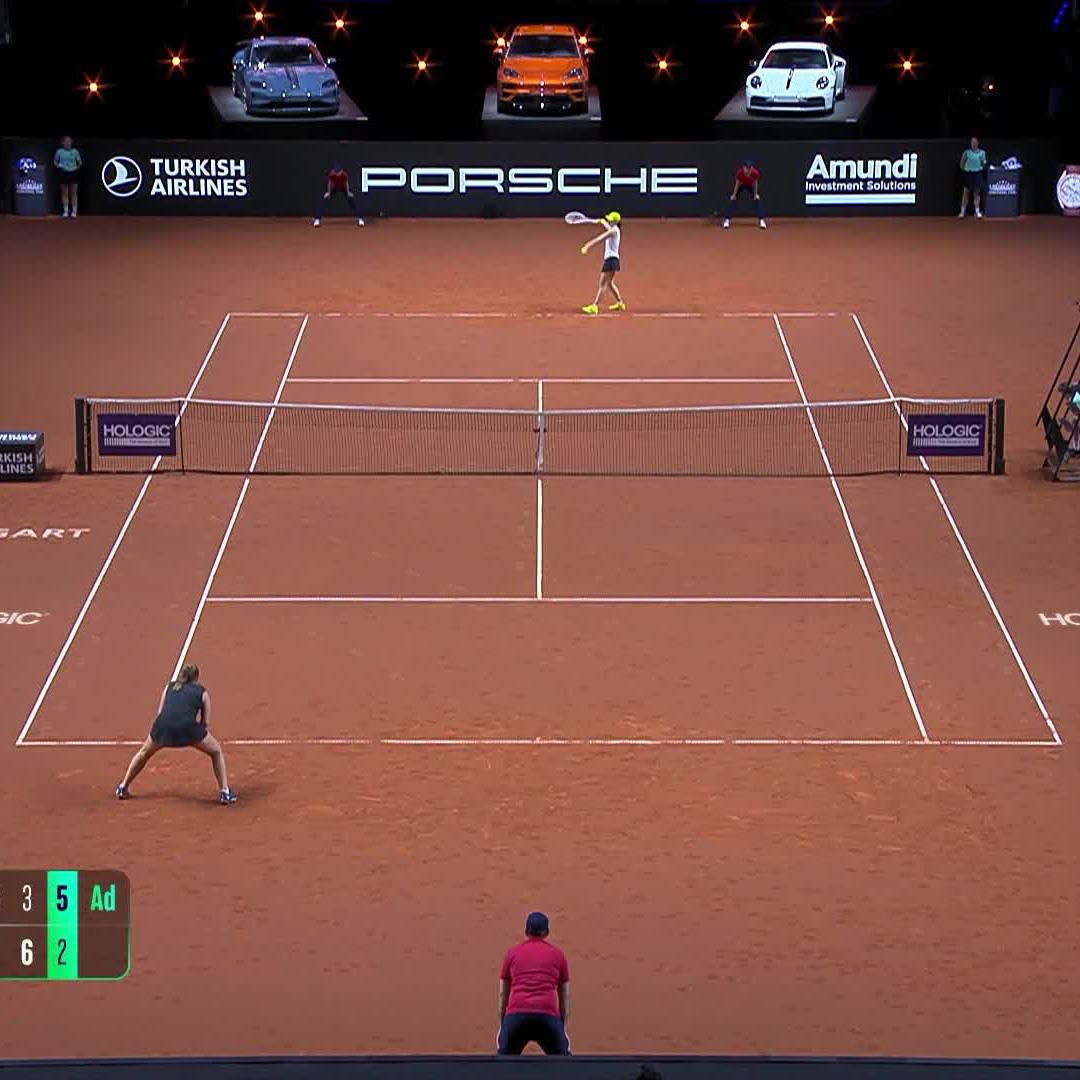 Jelena Ostapenko just served Iga Swiatek a *head-to-head* bagel. 6-0. Unreal.