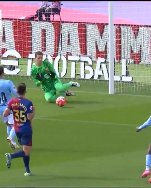 ⛔✖2⃣ 🔝 ¡DOBLE PARADÓN de Szczęsny en el #BarçaCelta! 🔝 #LALIGAHighlights | #DesenlaceLALIGA