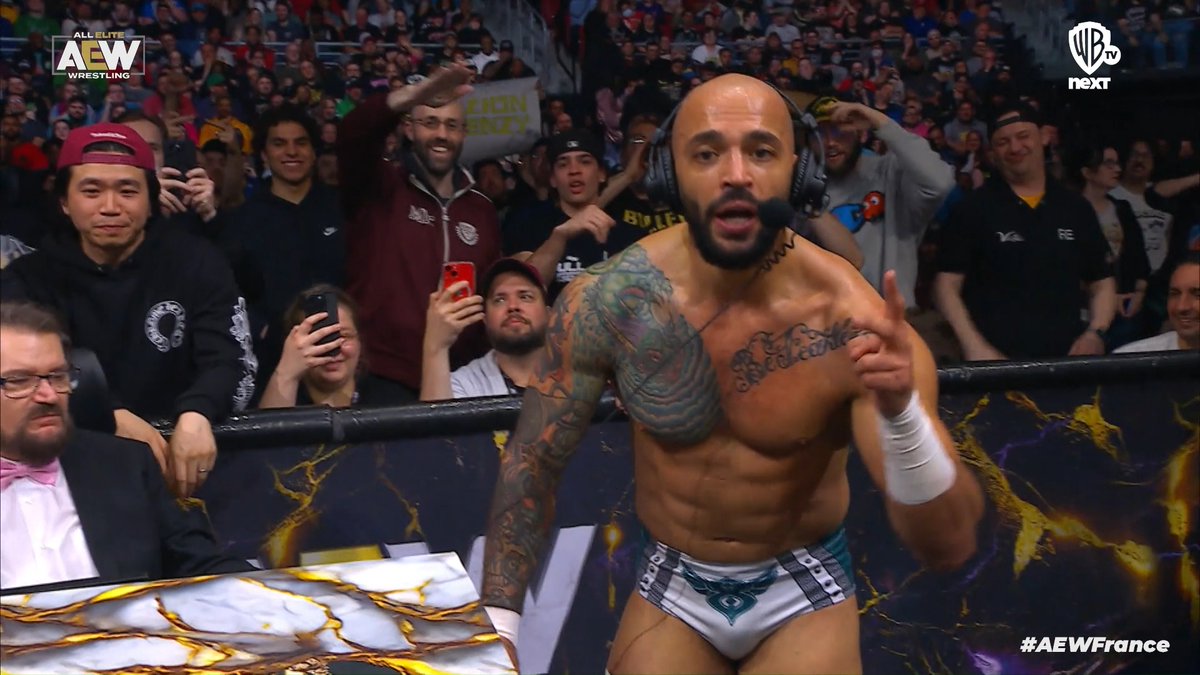 Merci Speedball Mike Bailey pour ce moment ! 🎙️ Norbert Feuillan - Alain Mistrangélo | #AEWFrance #AEWDynasty